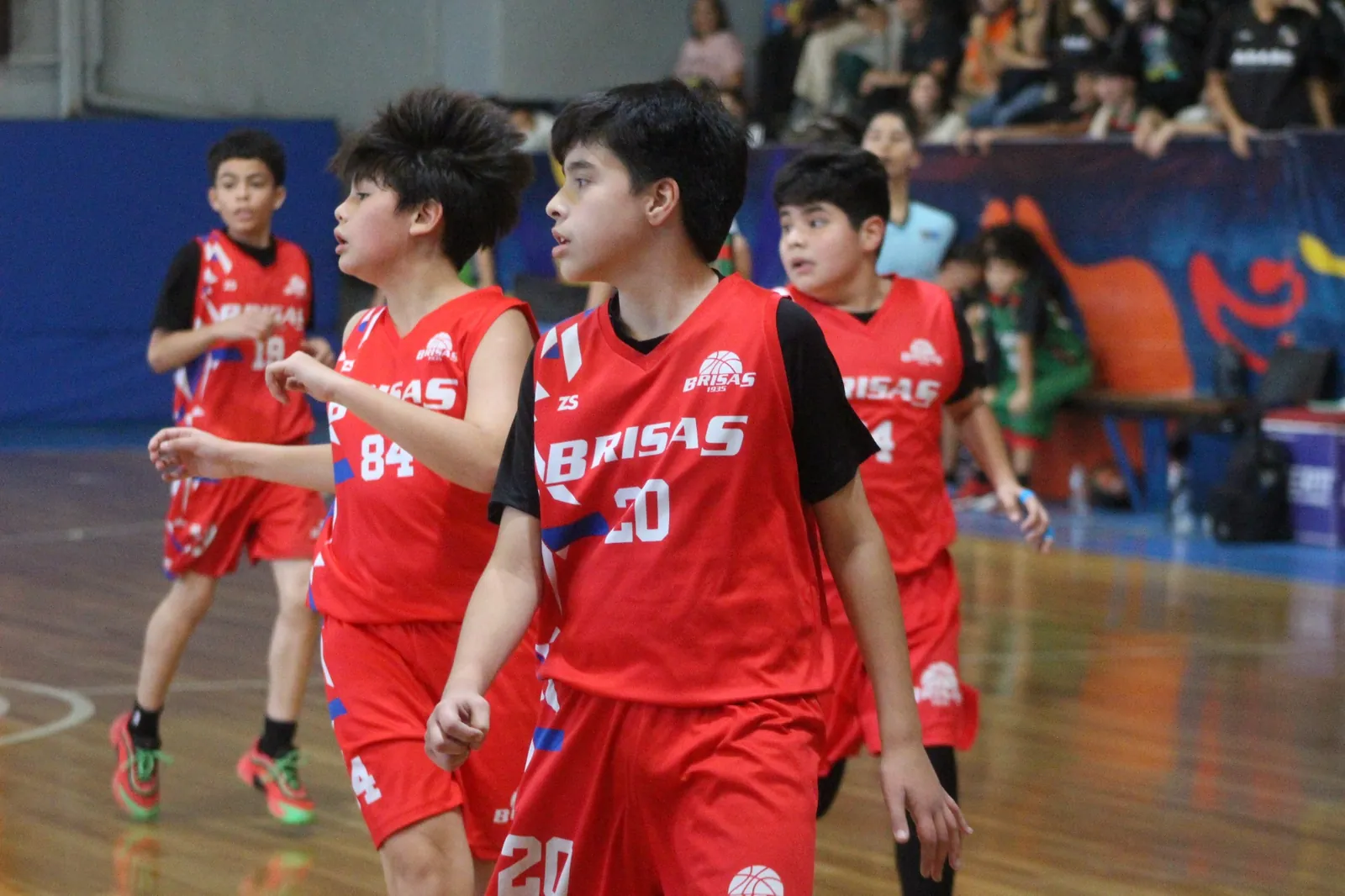 Equipo formativo masculino de Brisas en cancha
